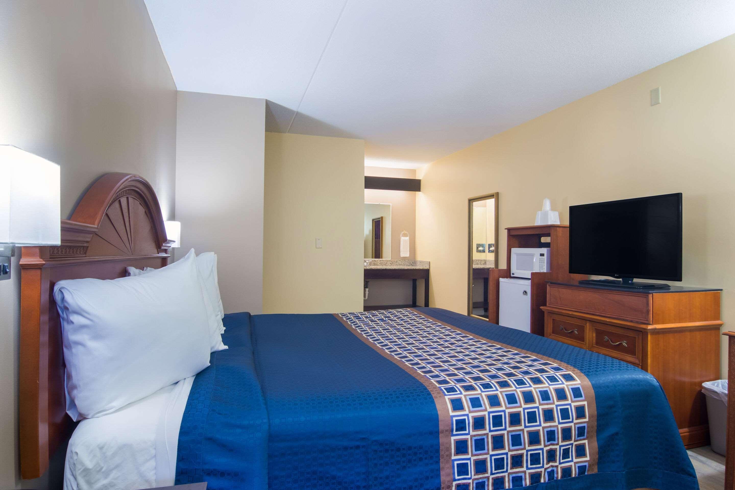 Rodeway Inn & Suites Monroeville-Pittsburgh Exteriör bild